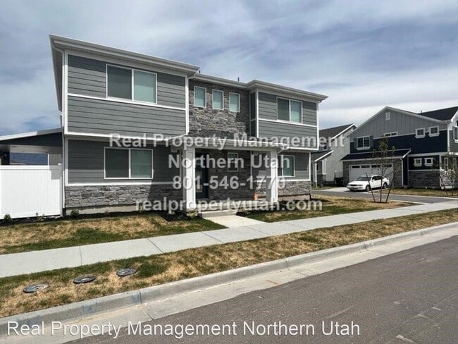 4 br, 3 bath House - 2098 W. 3290 S. - 4 br, 3 bath House - 2098 W. 3290 S.