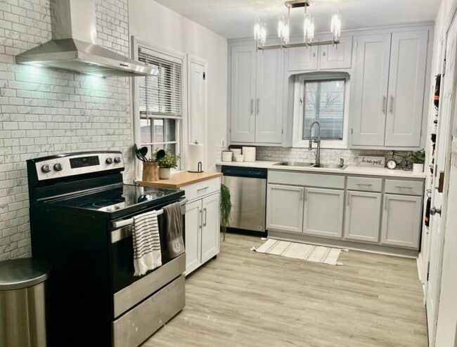 Building Photo - 3710 Lynnfield Rd Unit Down Rental