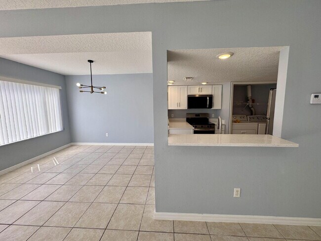 Photo - 2725 Fan Palm Dr Unidad A