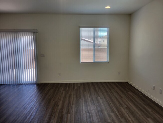 Photo - Beautiful 4 bedroom home!