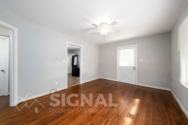 Photo - 5836 Court Q