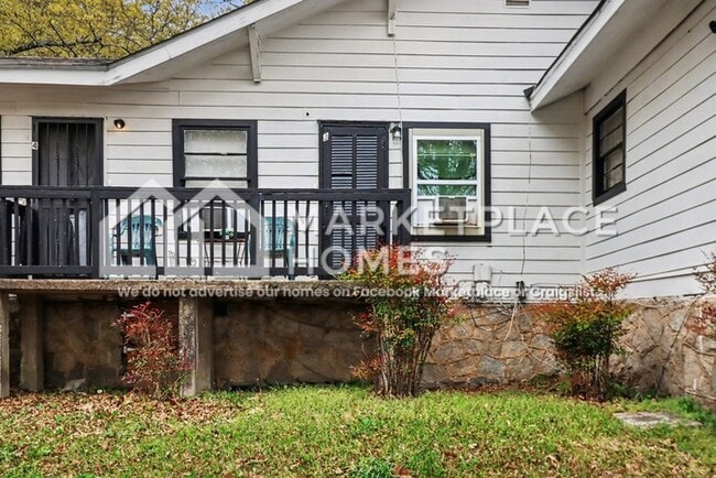 Photo - 876 Custer St