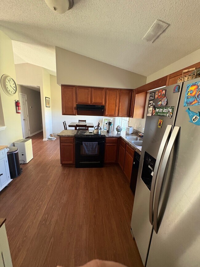 Photo - 208 Finishing Ln