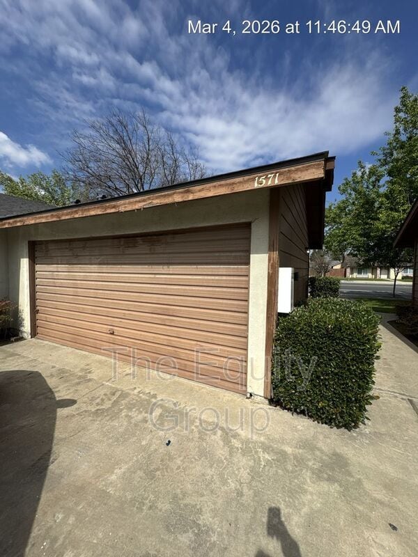 Photo - 1571 E Cross Ave