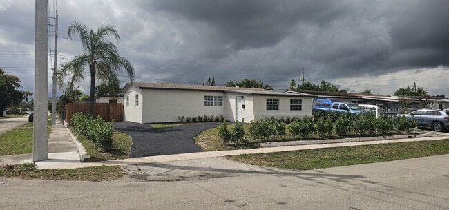 Building Photo - Single-Family Home – 4BR/2BA – Corner Lot, Large Fenced Yard, NO HOA