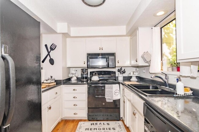 Photo - 1309 Maple Leaf Ct