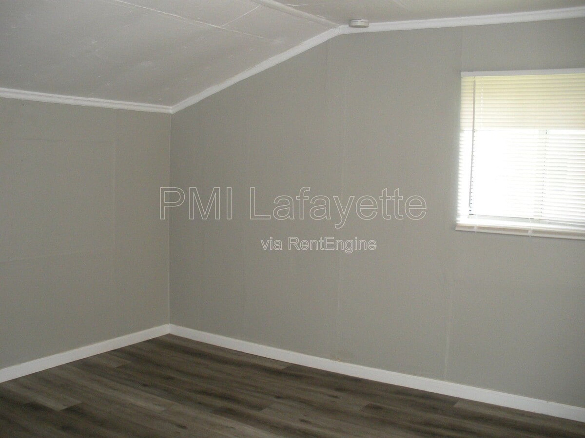 Photo - 1724 Charles St