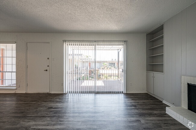 1BR, 1BA - 663SF