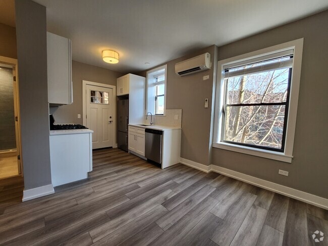 Building Photo - 3931 N Janssen Ave Unit 3 Rental