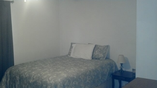 Building Photo - 23 Griffin St Unit Griffin St. 23 #2 left side