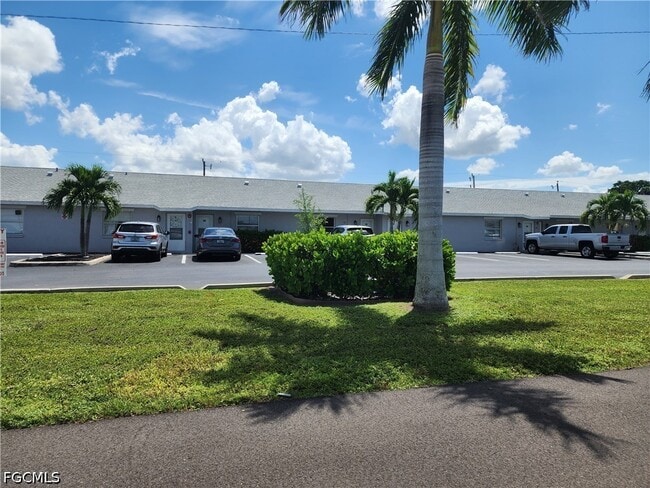 Building Photo - 4513 SW 8th Ct Unit 106