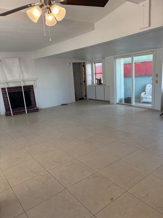 Photo - 1022 N Main Dr