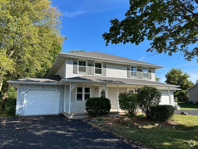 Building Photo - Oakwood Road Duplexes Unit 830 Rental