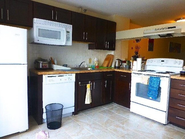 Photo - 142 North Beacon St Unidad B1
