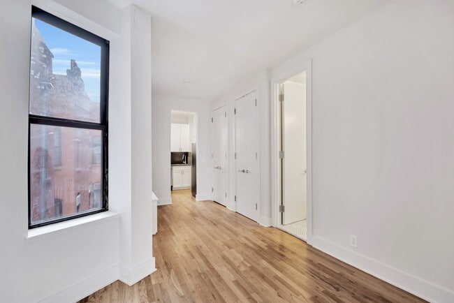 Building Photo - 358 W 45th St Unit 2D Rental