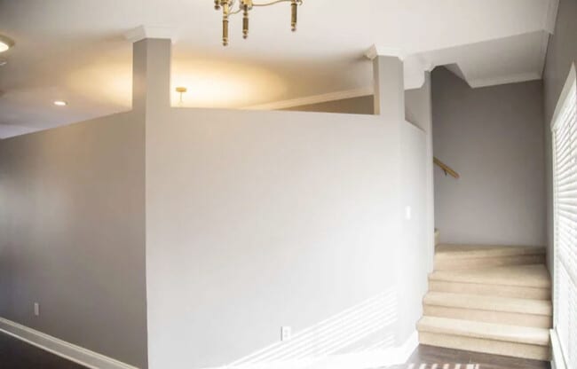 Photo - 304 Queen Victoria Way