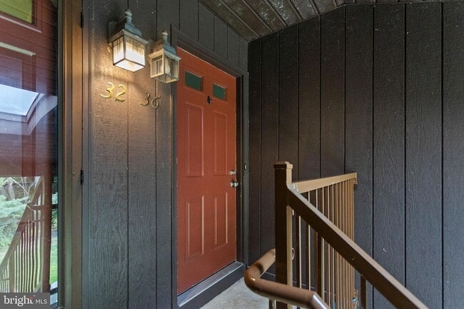 36 Gena Ct
