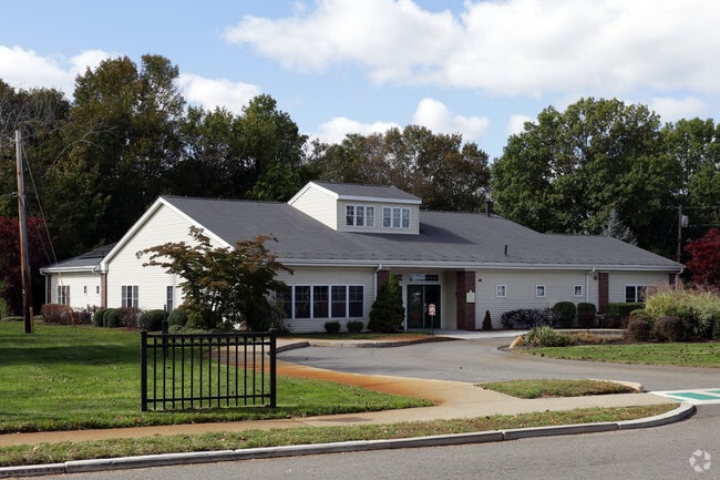 Building Photo - Greenwoods