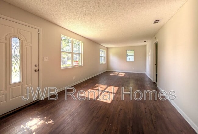 Photo - 1828 Miller St