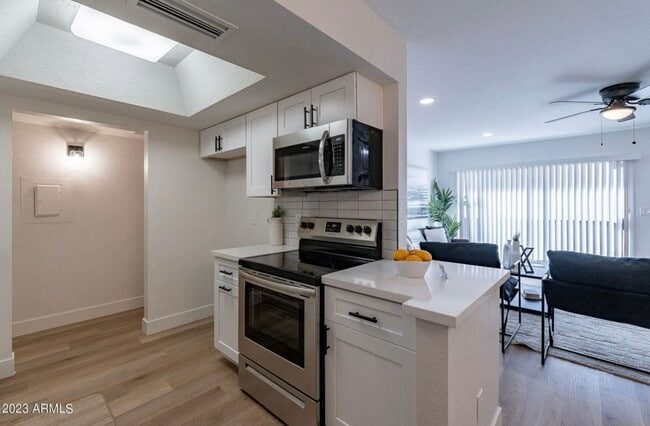 Building Photo - 4608 W Maryland Ave Unit 214