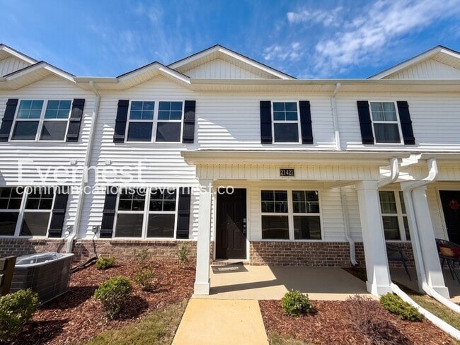 Building Photo - 3 Bed/2.5 Bath Town Home with Garage / Pet-Friendly / Vouchers Accepted / Coming Soon!