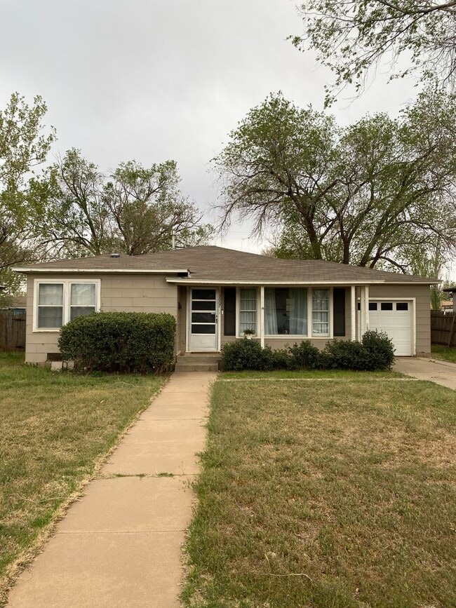 Photo - 3007 47th St House