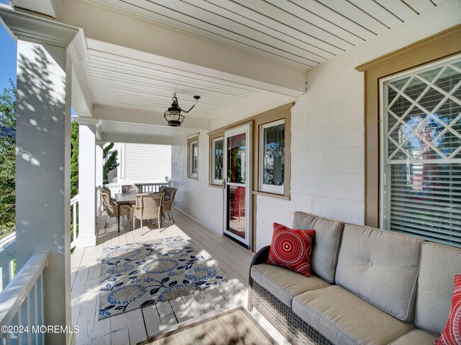 Photo - 106 10th Ave
