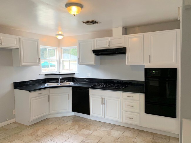 Photo - 17516 Lemay St