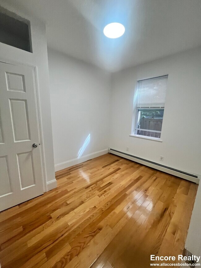 51 Joy St Unit 1R