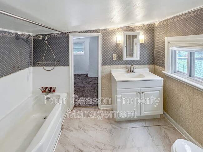 Photo - 631 Washington Ave