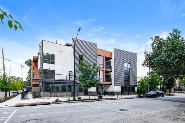 Building Photo - 367 Parkway Dr NE