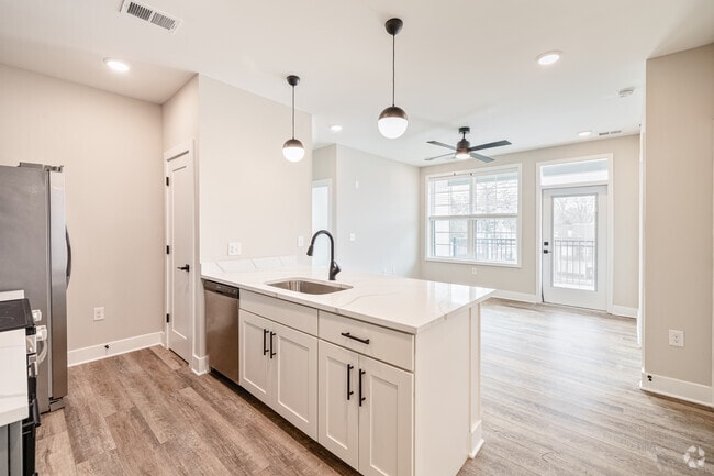 2BR, 2BA - 872SF - Kitchen