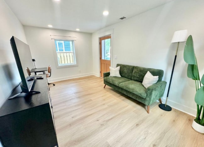 Photo - 1313 Live Oak St