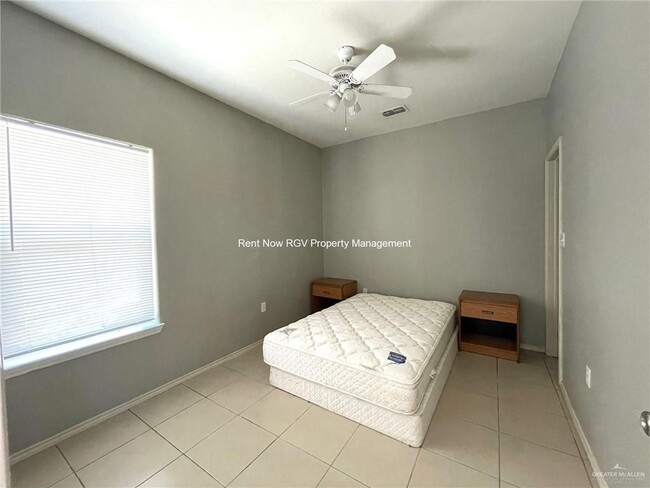 Photo - 12 Miroslava Ave Unit 4