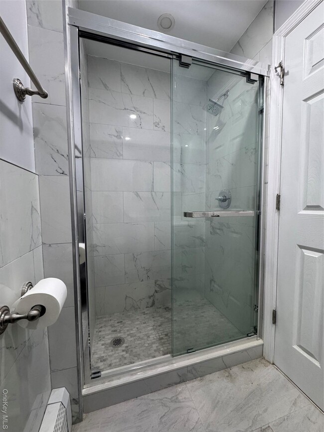 Photo - 771 E 216th St