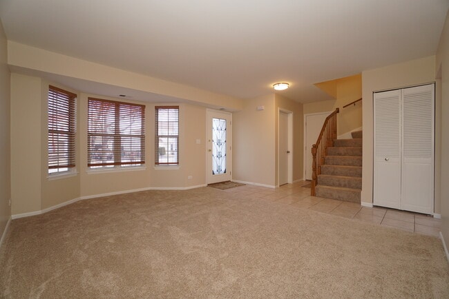 Entry / Living Room - 86 Bradford Ln