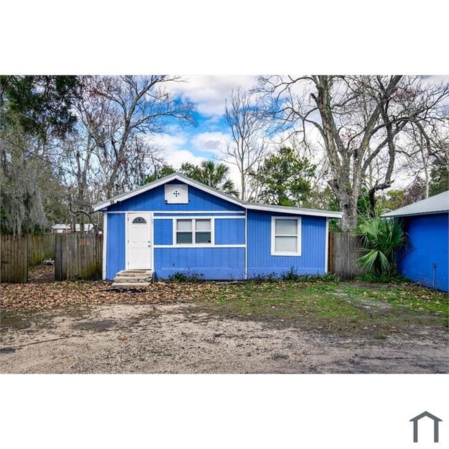 Building Photo - 531 New Berlin Rd