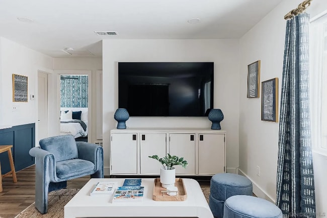 Photo - 1231 Center Ave Unidad 1229