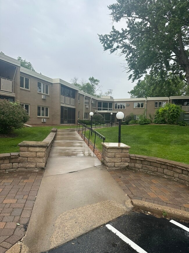 Building Photo - 4380 Brookside Ct