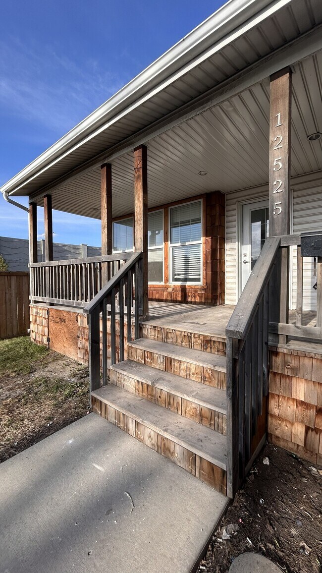 Photo - 12525-12577 77 St NW Unit 12525 - Main