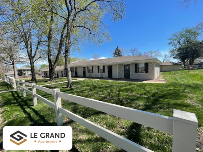 Building Photo - LeGrand Apartments – Independent Living on... Unit 303-3 SE Grand Ave