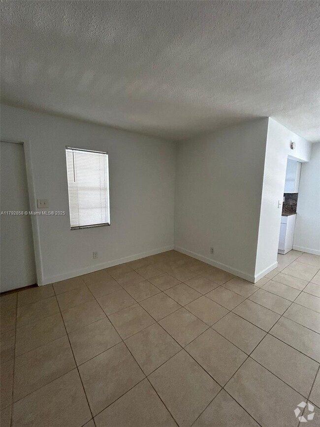 Building Photo - 2435 Van Buren St Unit 6B Rental