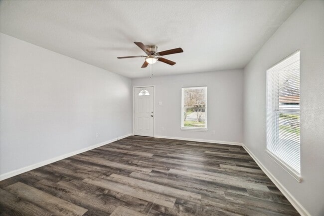 Photo - 705 Westshire Dr