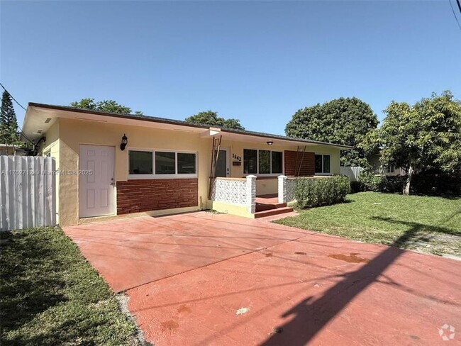 Building Photo - 3 bedroom in North Miami FL 33181 Rental