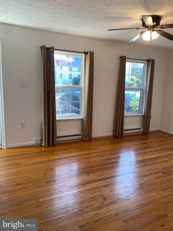 Building Photo - 1005 Locust St Rental