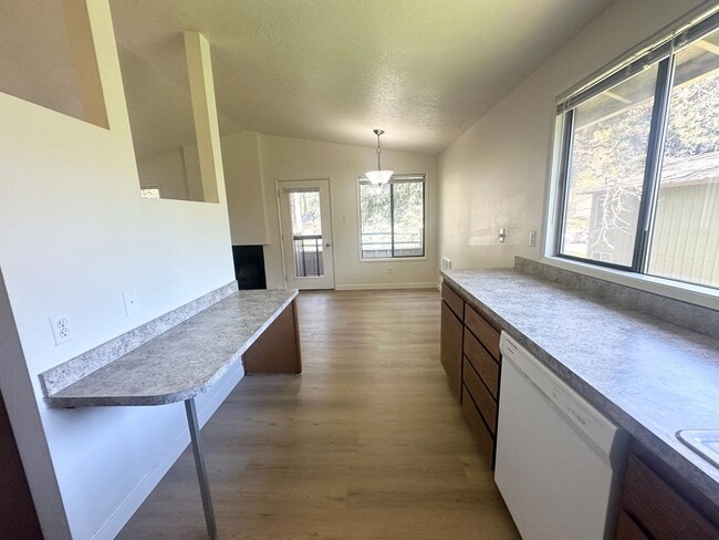 Photo - Lake Oswego Refreshed 2nd Story 2 bed/1 bath Condo- W/S/G Included