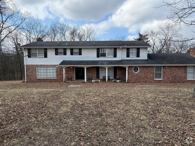 Building Photo - Massive 12 Bedroom House in Madison