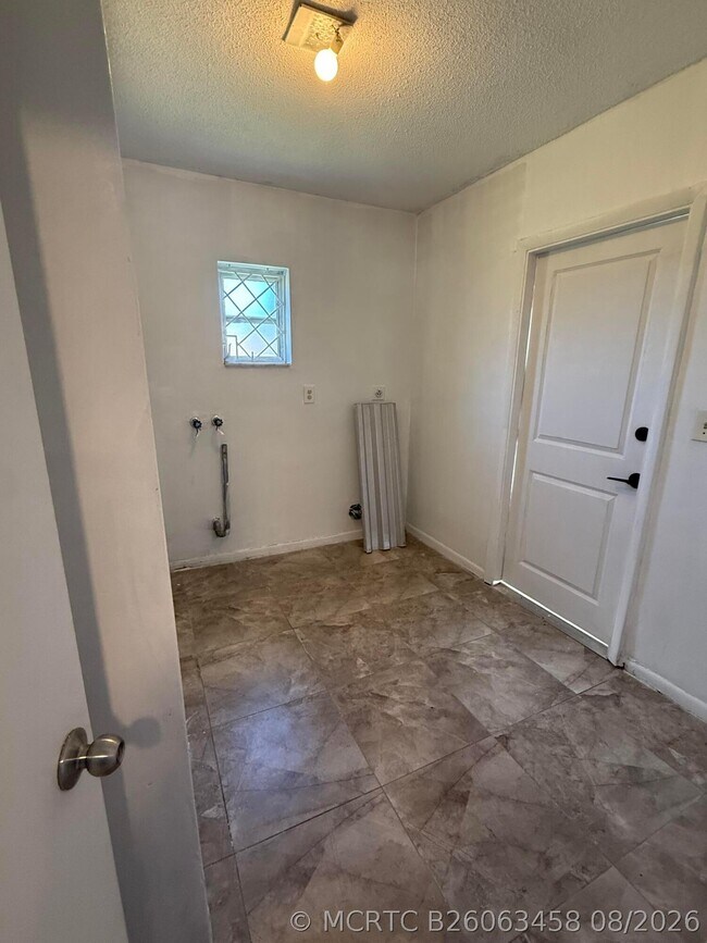 Photo - 160 NW 15th St