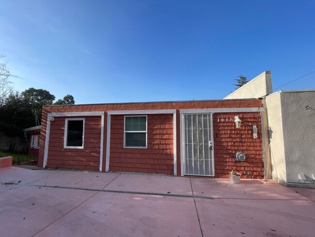 Building Photo - 1037-1037 Warfield Ave Unit 1037