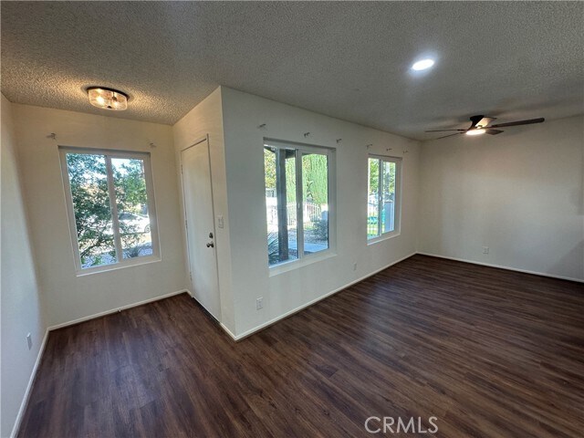 Photo - 2576 Lime St